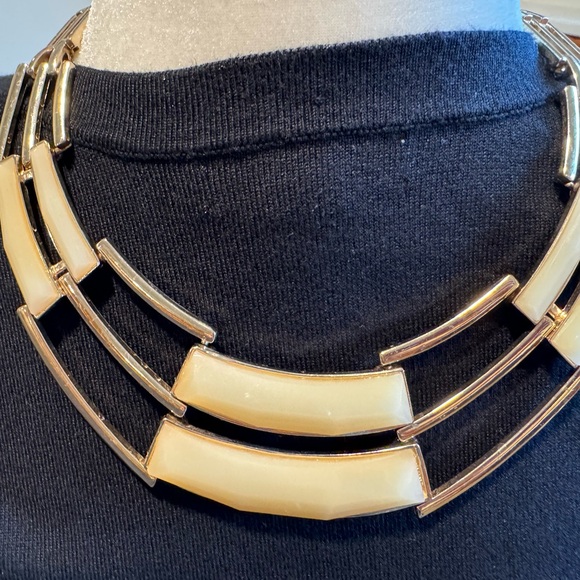 Collar Necklace Gold Cream Bold Modern Statement Piece Bib Style Geometric look - Picture 3 of 3